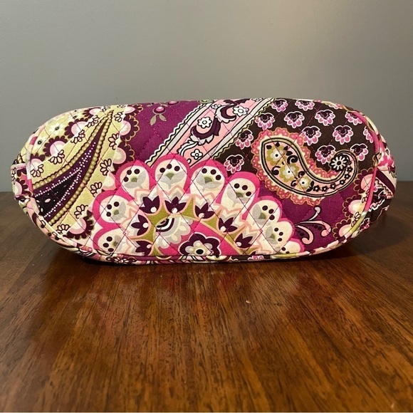 Vera Bradley medium crossbody, drawstring purse. - Picture 5 of 10